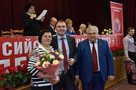 «Мы должны сплотить все патриотические силы и восстать против этого безумия». Г.А. Зюганов обратился к Всероссийскому женскому форуму с просьбой поддержать КПРФ на предстоящих выборах