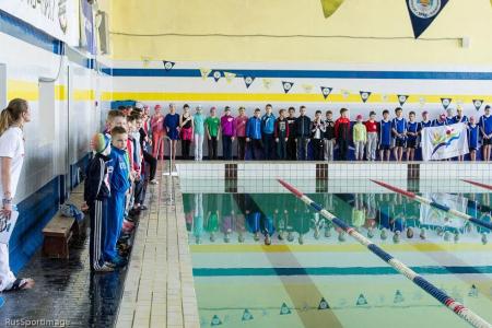 Калуга. Соревнования по плаванию спортклуба КПРФ собрали более двухсот  юных участников