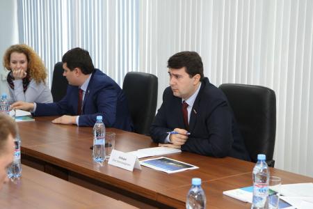 Олег Лебедев встретился с рабочими химического комбината «Азот» в городе Новомосковске Тульской области