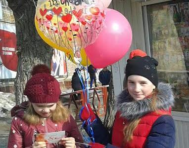 Самарские комсомольцы поздравили женщин с праздником