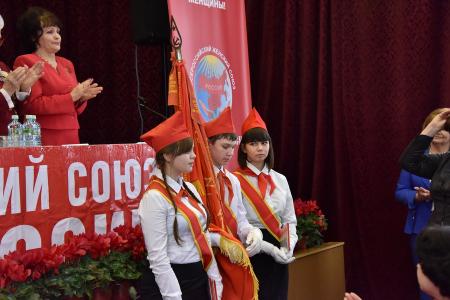 «Мы должны сплотить все патриотические силы и восстать против этого безумия». Г.А. Зюганов обратился к Всероссийскому женскому форуму с просьбой поддержать КПРФ на предстоящих выборах