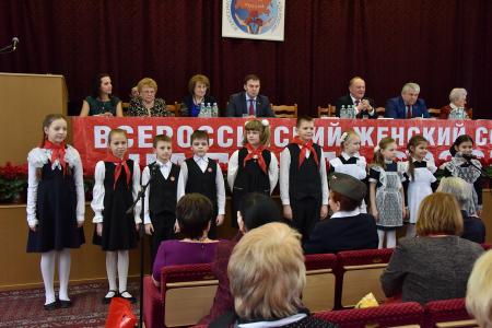 «Мы должны сплотить все патриотические силы и восстать против этого безумия». Г.А. Зюганов обратился к Всероссийскому женскому форуму с просьбой поддержать КПРФ на предстоящих выборах