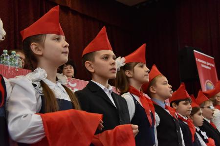 «Мы должны сплотить все патриотические силы и восстать против этого безумия». Г.А. Зюганов обратился к Всероссийскому женскому форуму с просьбой поддержать КПРФ на предстоящих выборах