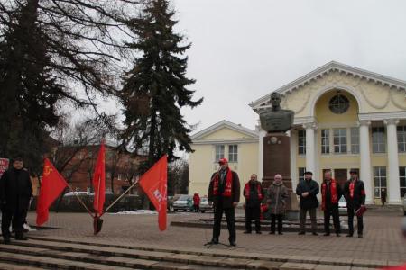 Псковская область. Великолукский ГК КПРФ провел митинг «Женщины России за социальные гарантии в стране»