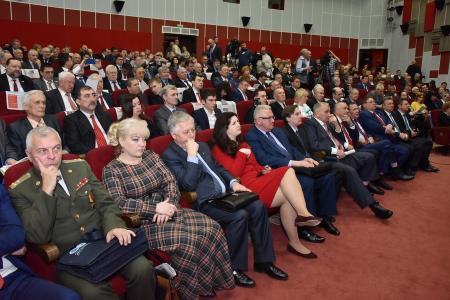 «Правда»: Опора на коллектив и на справедливость