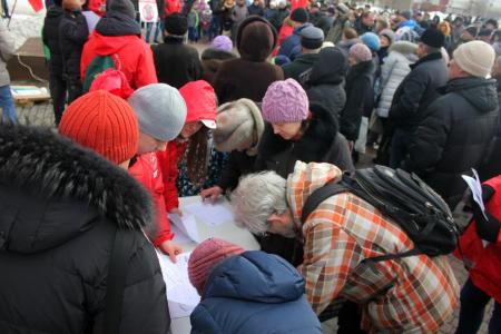 Свердловские коммунисты провели массовый митинг против точечной застройки в городе Екатеринбурге