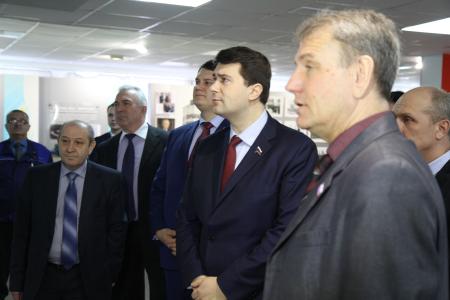 Олег Лебедев встретился с рабочими химического комбината «Азот» в городе Новомосковске Тульской области