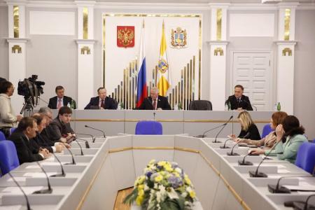 Ставропольские депутаты-коммунисты требуют дать возможность учителям учить и воспитывать детей