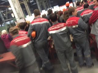 Ростов-на-Дону. Депутат-коммунист В.И. Бессонов посетил завод Ростсельмаш