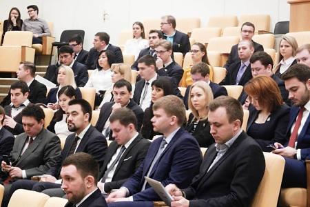 Ю. В. Афонин наглядно объяснил молодым парламентариям преимущества национализации базовых отраслей экономики