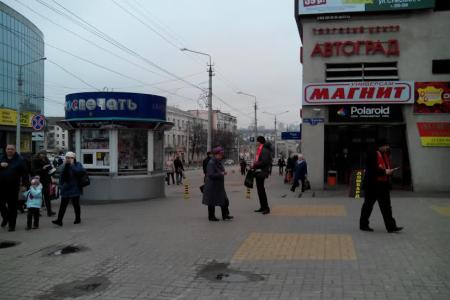 Белгородские коммунисты поздравили прекрасную половину цветами и открытками