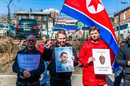 Приморский край. Комсомольцы провели митинг в поддержку КНДР
