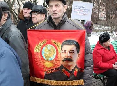 Псковская область. Великолукский ГК КПРФ провел митинг «Женщины России за социальные гарантии в стране»