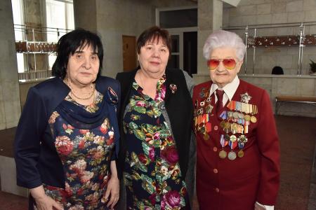 «Мы должны сплотить все патриотические силы и восстать против этого безумия». Г.А. Зюганов обратился к Всероссийскому женскому форуму с просьбой поддержать КПРФ на предстоящих выборах