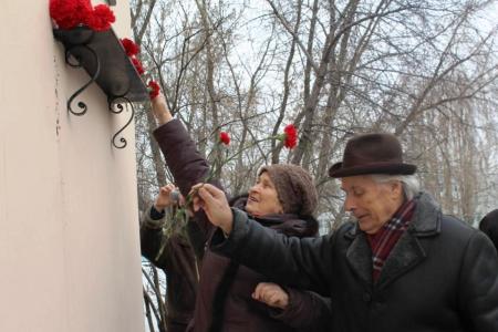 В Пензе прошла акция: «Цветы – Виктору Илюхину»