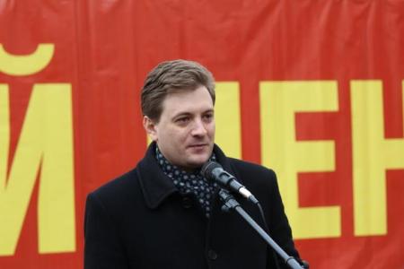 Памятник Сталину в Пензе засыпали цветами