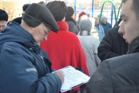 Депутат-коммунист Олег Лебедев продолжает встречи с избирателями и рассказывает об экономической программе и законопроектах КПРФ