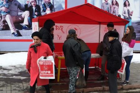 Ивановские коммунисты провели пикеты в Суховке и у Центрального рынка