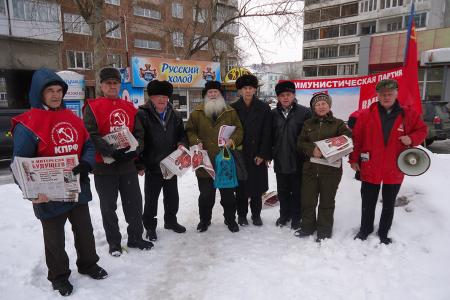 Барнаул. Коммунисты провели пикеты в трех районах города с раздачей агитационной литературы