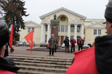 Псковская область. Великолукский ГК КПРФ провел митинг «Женщины России за социальные гарантии в стране»