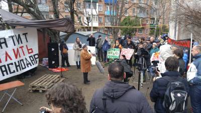 Мэр Евланов проблему создал, а решать будем все вместе. В Краснодаре состоялся митинг против вырубки деревьев 