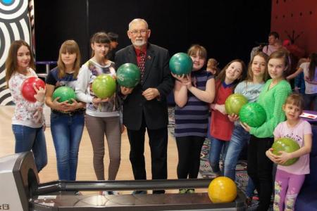 Курганские коммунисты провели акцию «Добро – детям!»