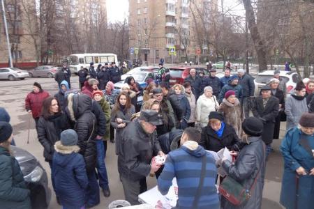 Московские коммунисты и жители района Аэропорт защищают кинотеатр "Баку" от сноса