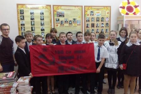 Белгородская область. Комсомольцы ежедневно проводят школьные уроки в рамках проекта "Копия Знамени Победы"
