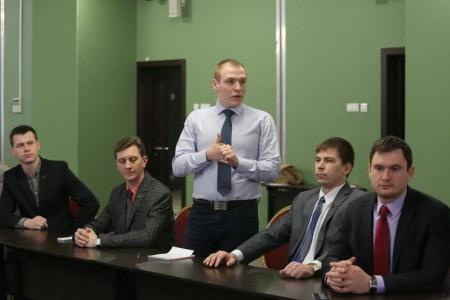 Д.Г. Новиков вручил дипломы выпускникам Центра политической учебы