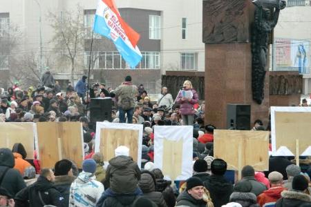 Коммунисты провели митинг против точечной застройки и плохих дорог в Самаре