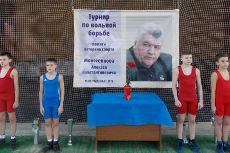 Брянские коммунисты провели турнир по вольной борьбе, посвящённый памяти коммуниста, депутата и спортсмена Алексея Моисеенкова