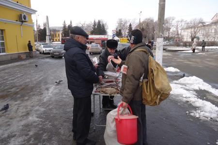 Барнаул. Коммунисты провели пикеты в трех районах города с раздачей агитационной литературы