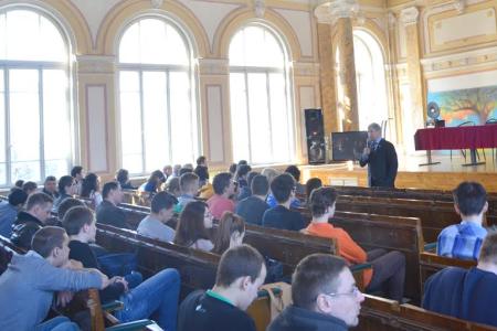 Алексей Русских на подмосковной кондитерской фабрике «Победа»: «Даже в сложных экономических условиях наши предприятия наращивают производство»