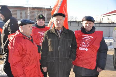Коммунисты отправили 52-й гуманитарный конвой в Новороссию