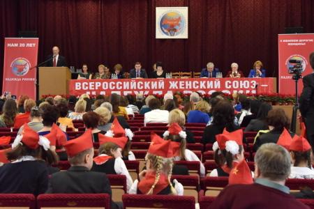 «Мы должны сплотить все патриотические силы и восстать против этого безумия». Г.А. Зюганов обратился к Всероссийскому женскому форуму с просьбой поддержать КПРФ на предстоящих выборах