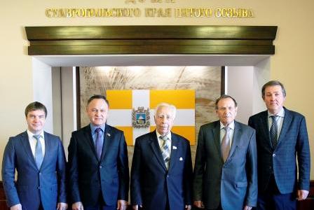 Руководитель фракции КПРФ в Думе Ставрополья Виктор Лозовой: «Сговор крупных налогоплательщиков подрывает экономику края!»
