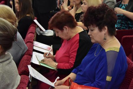 «Мы должны сплотить все патриотические силы и восстать против этого безумия». Г.А. Зюганов обратился к Всероссийскому женскому форуму с просьбой поддержать КПРФ на предстоящих выборах