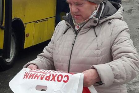 Первый секретарь Ивановского обкома КПРФ В.В. Клёнов лично поздравил жительниц Иваново с Международным женским днём