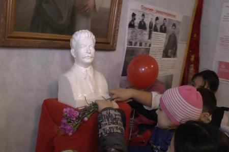 В Уфе в канун 63-й годовщины со дня смерти И.В. Сталина школьников пригласили в сталинский музей