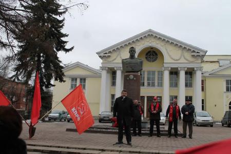 Псковская область. Великолукский ГК КПРФ провел митинг «Женщины России за социальные гарантии в стране»