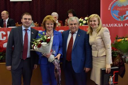 «Мы должны сплотить все патриотические силы и восстать против этого безумия». Г.А. Зюганов обратился к Всероссийскому женскому форуму с просьбой поддержать КПРФ на предстоящих выборах