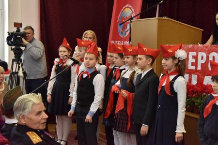 «Мы должны сплотить все патриотические силы и восстать против этого безумия». Г.А. Зюганов обратился к Всероссийскому женскому форуму с просьбой поддержать КПРФ на предстоящих выборах