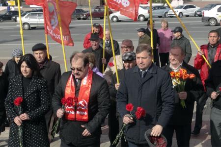 Курские коммунисты почтили память вождя мирового пролетариата