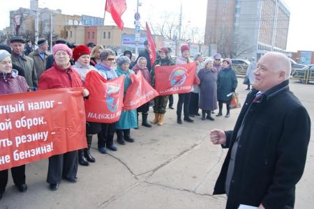 Кировские коммунисты отметили День космонавтики акцией протеста