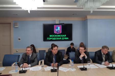 Депутат фракции КПРФ в Мосгордуме Леонид Зюганов провел круглый стол по проблеме изъятия земель у МСХА имени Тимирязева