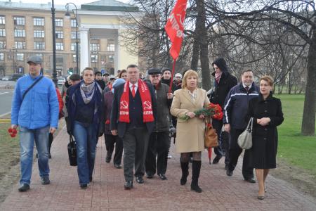 Санкт-Петербург. Д.Г. Новиков возложил цветы к памятнику Ленину у Смольного