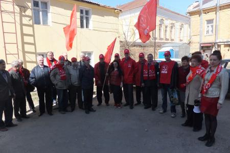 "Дорогу к звёздам прокладывали коммунисты". Автопробег калужских коммунистов