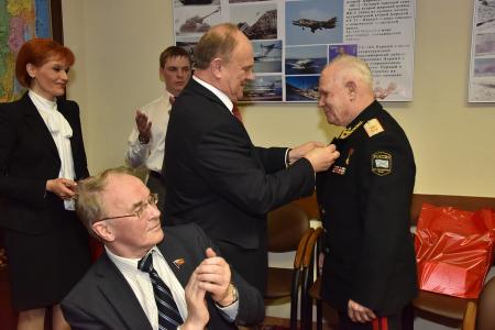 Г.А. Зюганов наградил группу космонавтов и ветеранов первого космического старта