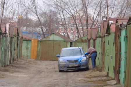 Московские коммунисты и представители гаражно-строительного кооператива "Взлёт" требуют от властей Москвы защиты прав владельцев гаражей