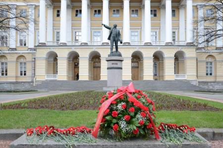 Д.Г. Новиков: Социалистическая революция не была случайным эпизодом истории